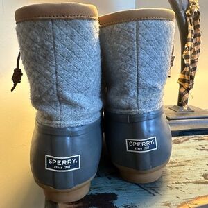NEW!!!!    SPERRY Winter Boots. Size 10. pristine condition.!